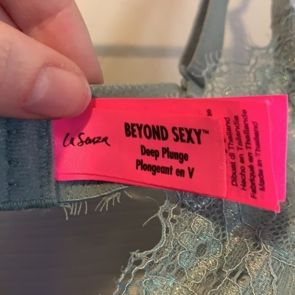 NWOT NEVER WORN Sexy V-Plunge Bra - Picture 5 of 10